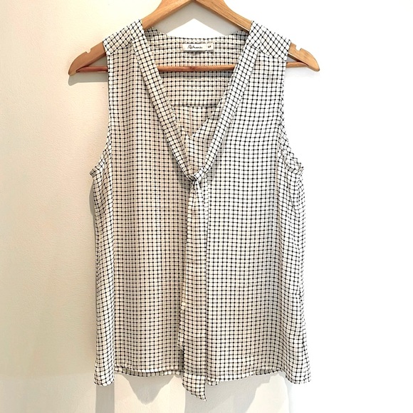 Women’s V-Neck Tie Tank/Blouse. - Picture 2 of 4